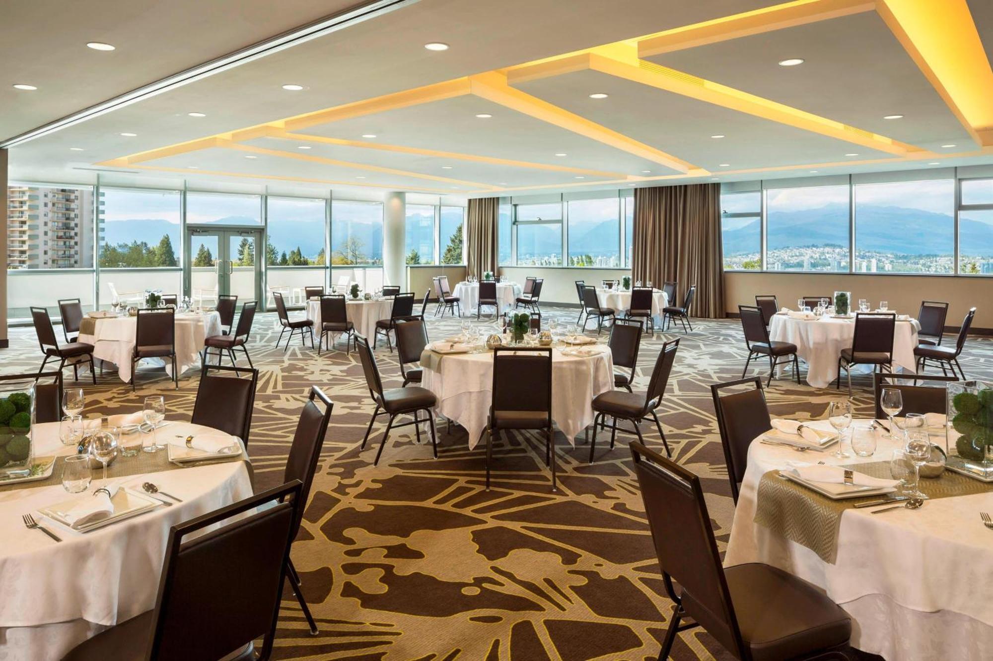 Element By Westin Vancouver Metrotown Бърнаби Екстериор снимка
