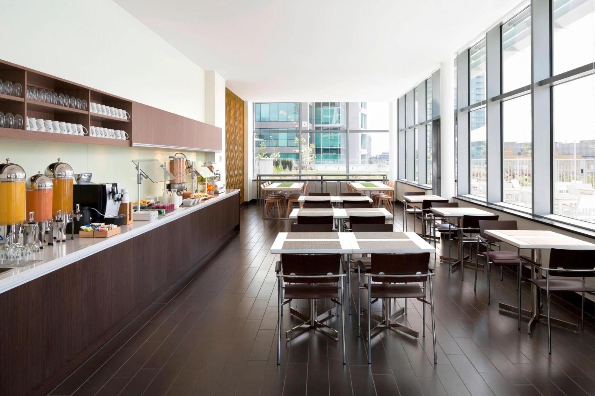 Element By Westin Vancouver Metrotown Бърнаби Екстериор снимка