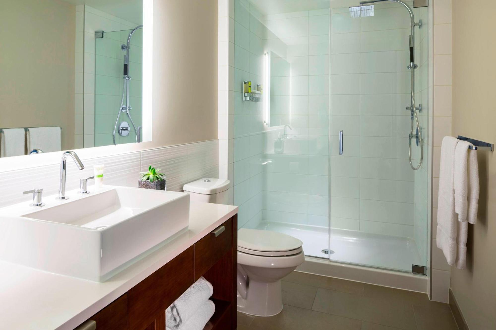 Element By Westin Vancouver Metrotown Бърнаби Екстериор снимка