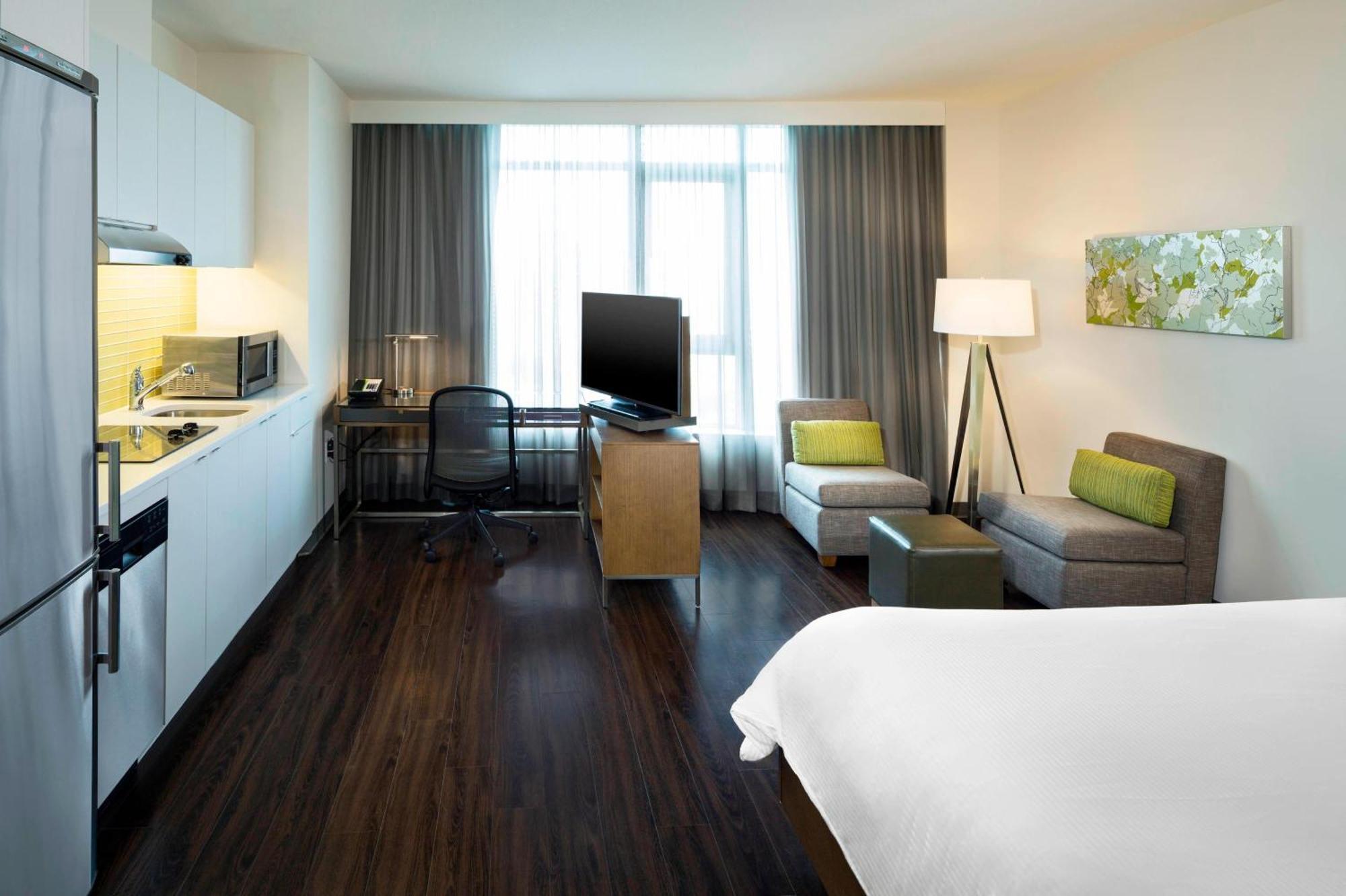 Element By Westin Vancouver Metrotown Бърнаби Екстериор снимка
