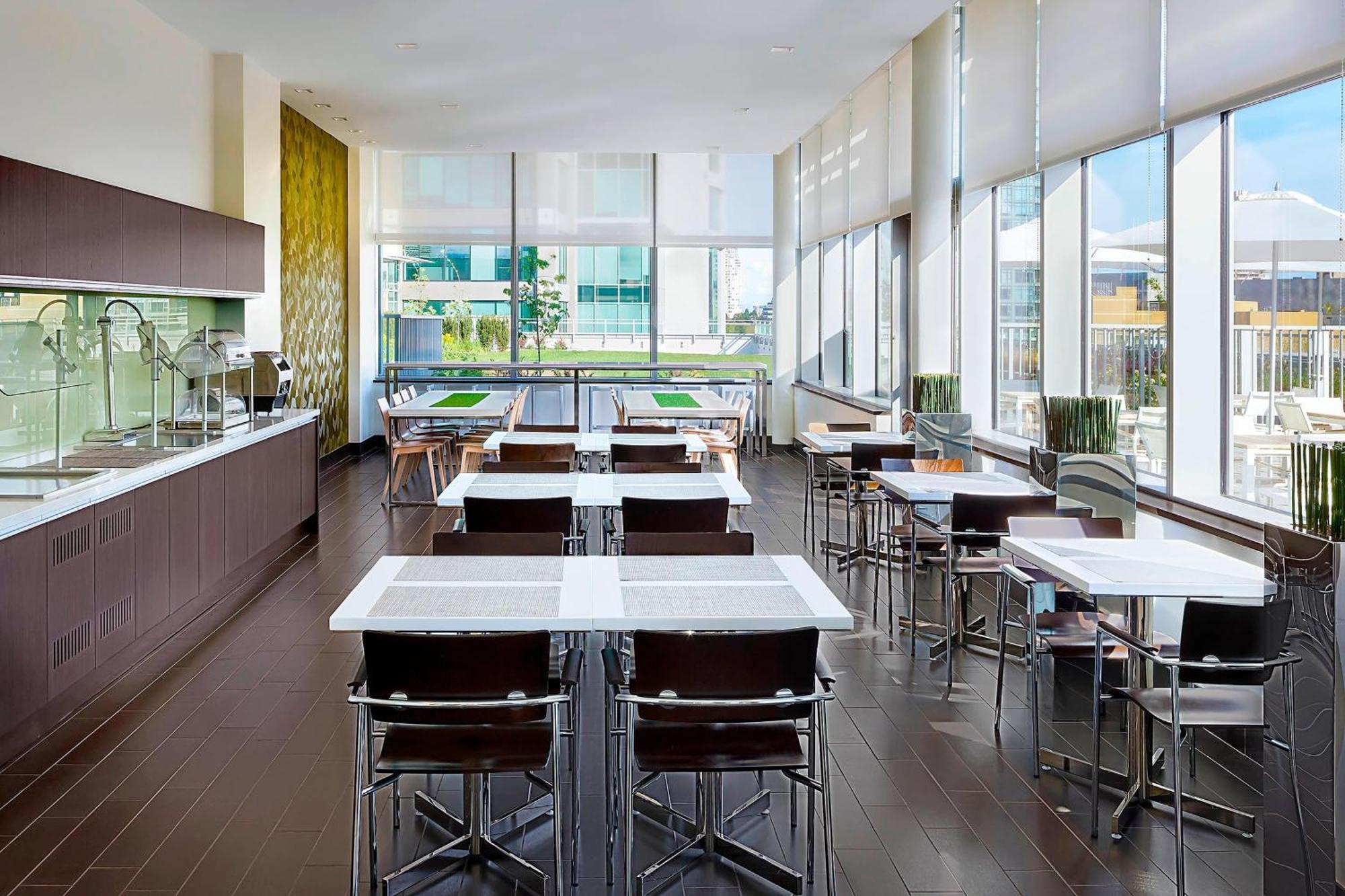 Element By Westin Vancouver Metrotown Бърнаби Екстериор снимка