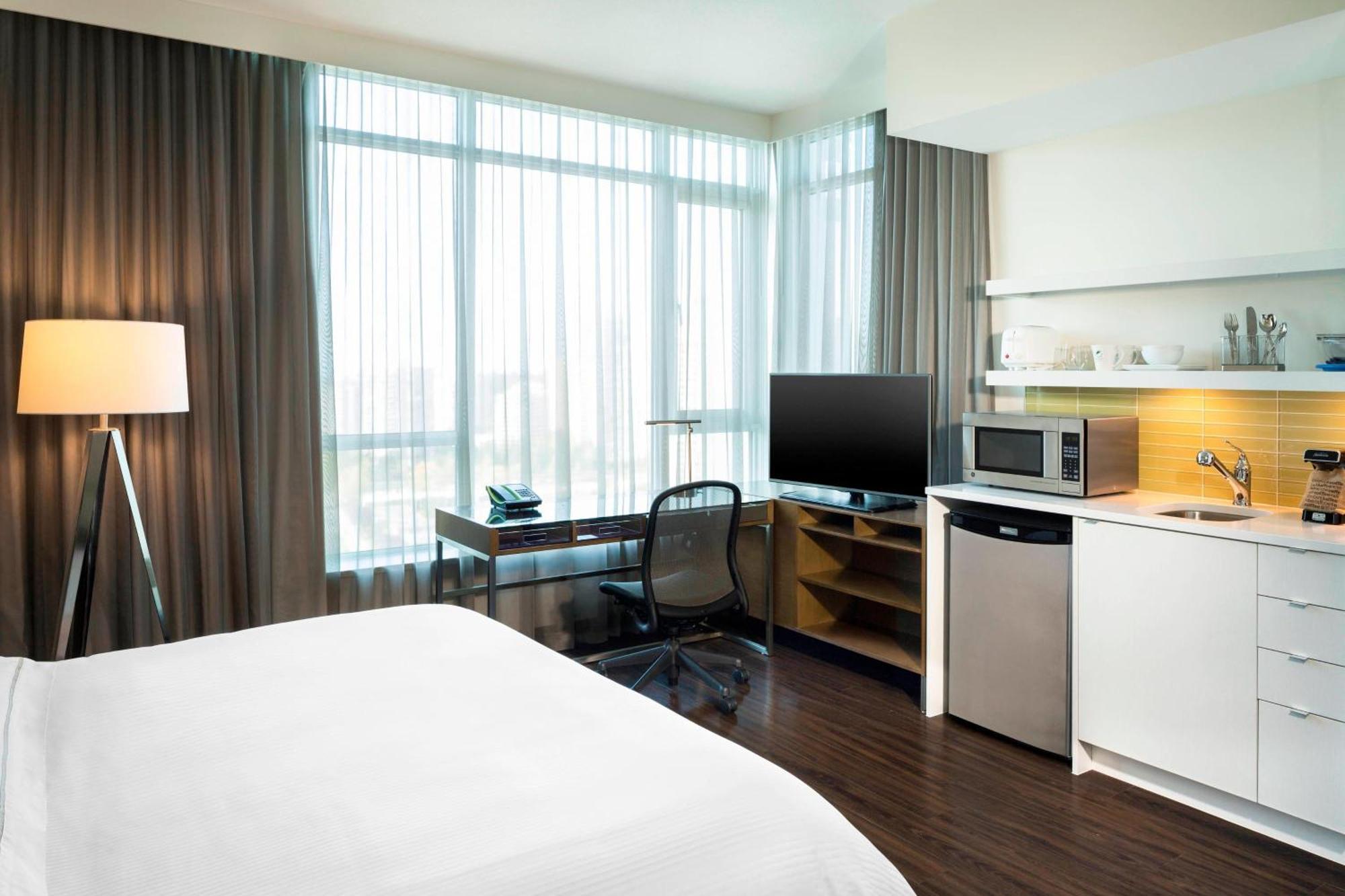 Element By Westin Vancouver Metrotown Бърнаби Екстериор снимка