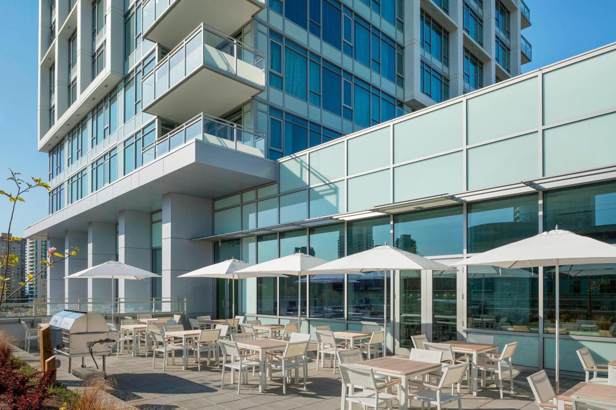 Element By Westin Vancouver Metrotown Бърнаби Екстериор снимка